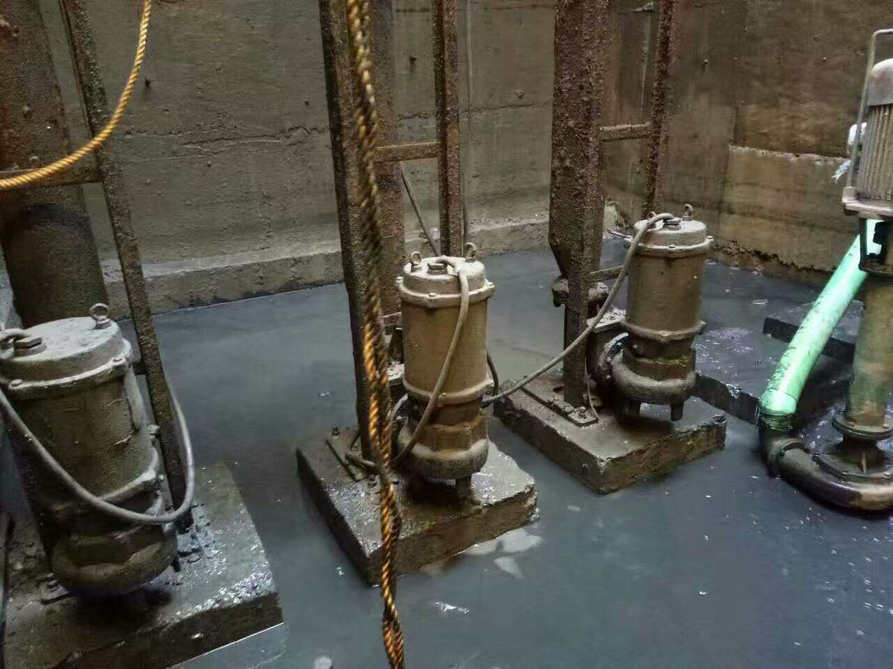 恩阳污水池清理